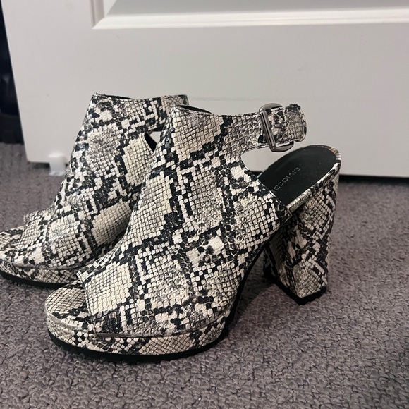 H&M Snakeskin chunky heels (SIZE 8) - Picture 2 of 2